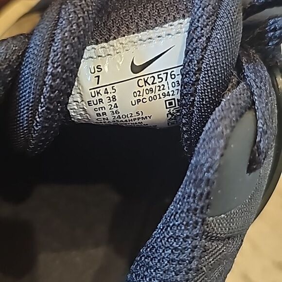 Black Nike running shoes renew in season size 7 new only tried on - Picture 10 of 11